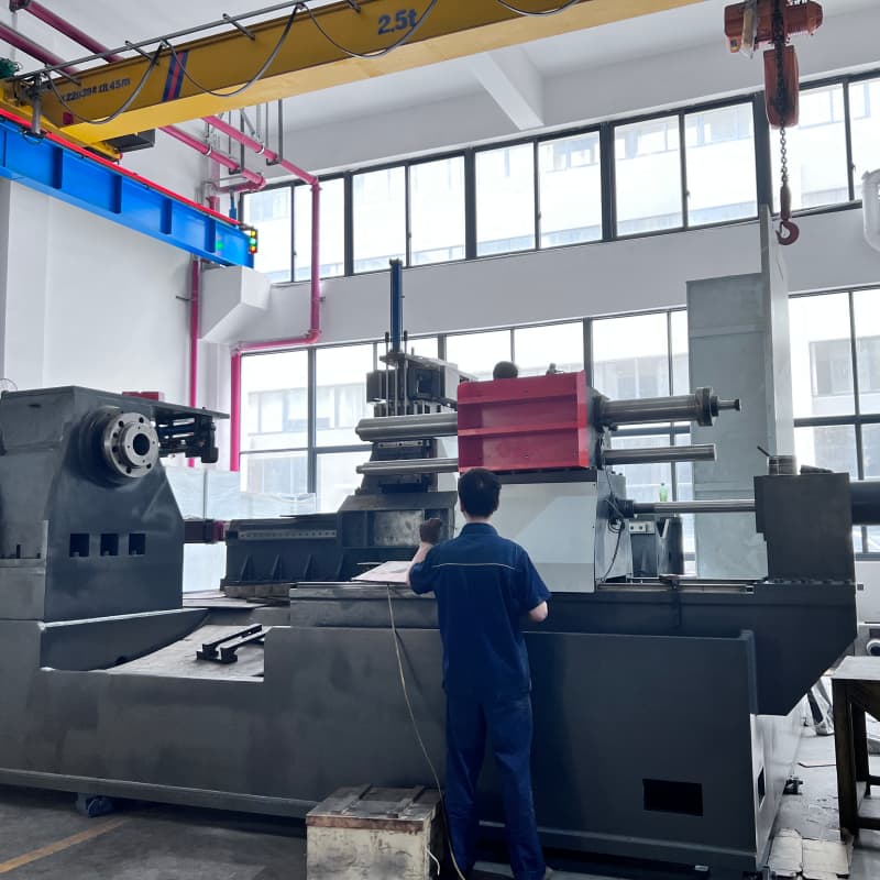 Spinning machine for metal Spinning machine for metal