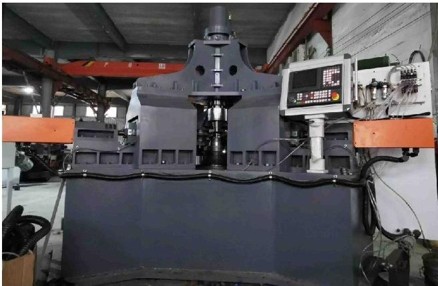 Metal spinning machine Metal spinning machine