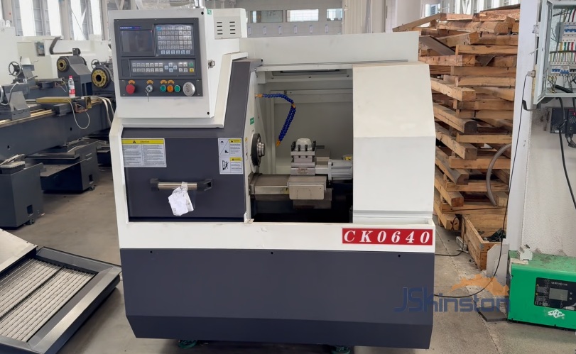 Máy tiện CNC CK0640 với bộ điều khiển GSK, máy tiện nhỏ độ chính xác cao.